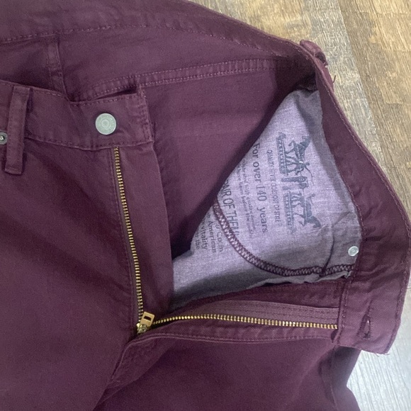 Vintage maroon Levi’s 513 Relaxed fit flared leg raw hem - Picture 9 of 9